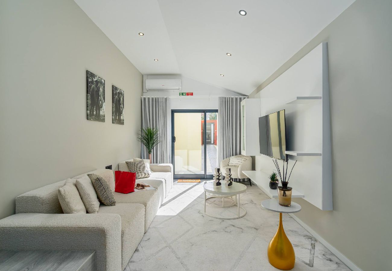Casa em Funchal - Serenia House - 2BR by Wanderlust Madeira